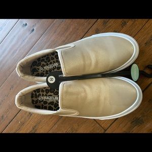 Magellan Size 8 slip ins